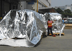 北京起重搬運(yùn)公司在進(jìn)行抽真空包裝